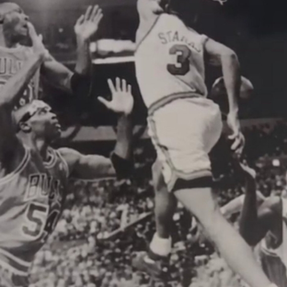 NEW JOHN STARKS KNICKS DUNK OVER MICHAEL JORDAN GLOSSY 8.5x11 REPRINT B&W POSTER - Picture 6 of 9